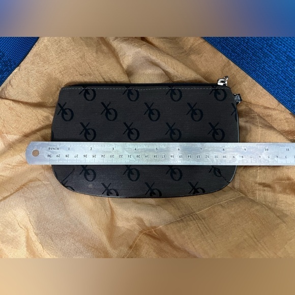 XOXO Wristlet - Picture 8 of 10